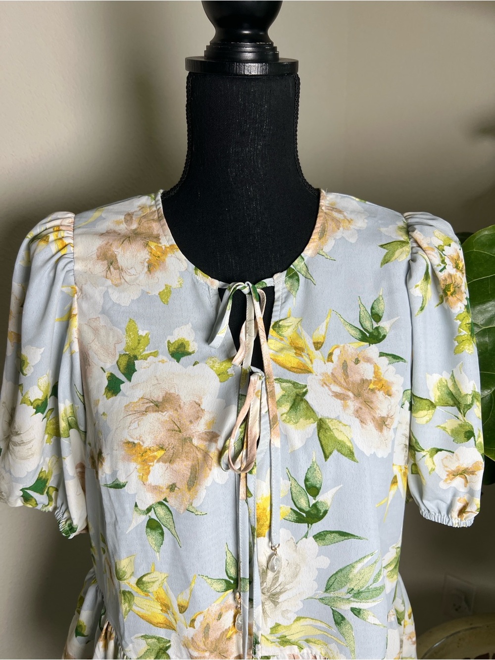 CeCe Women’s Floral Puff Sleeve Peplum Tie Front Blouse Size Medium - Picture 12 of 13